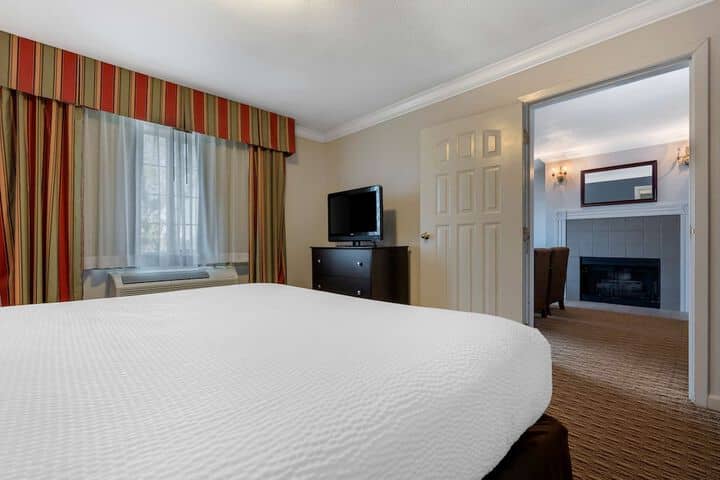 Room 16 of 34