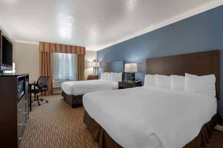 Room 8 of 34