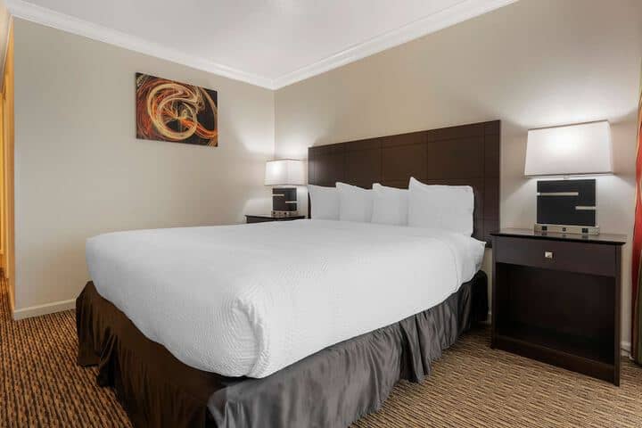 Room 10 of 34