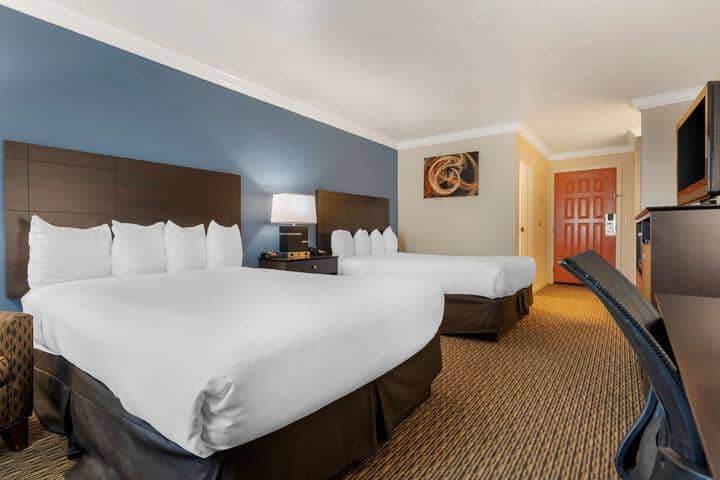 Room 9 of 34