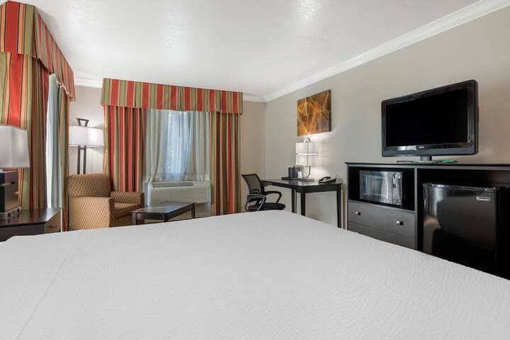 Room 12 of 34